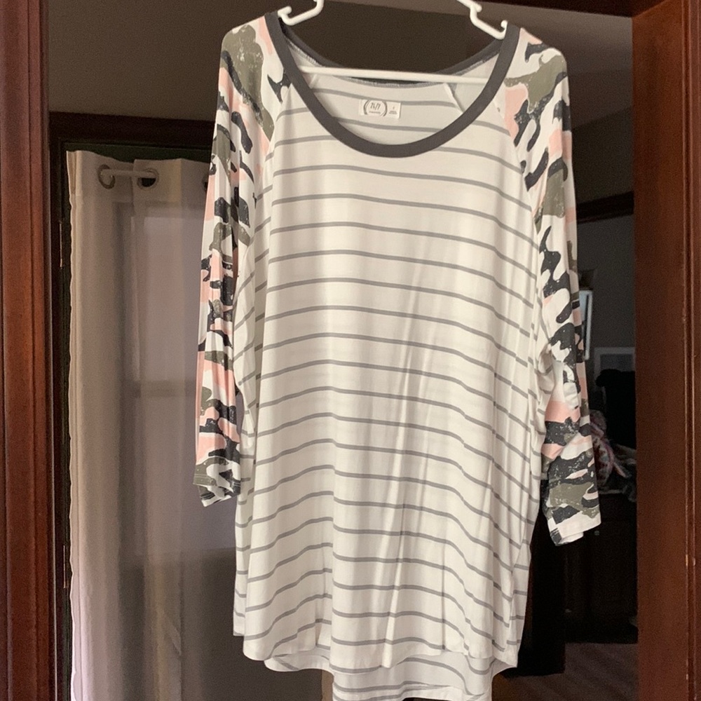 Maurice’s 3/4 sleeve tee
